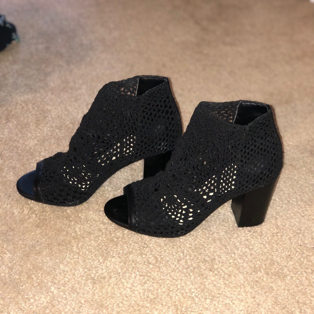 Jessica Simpson crochet block heels!